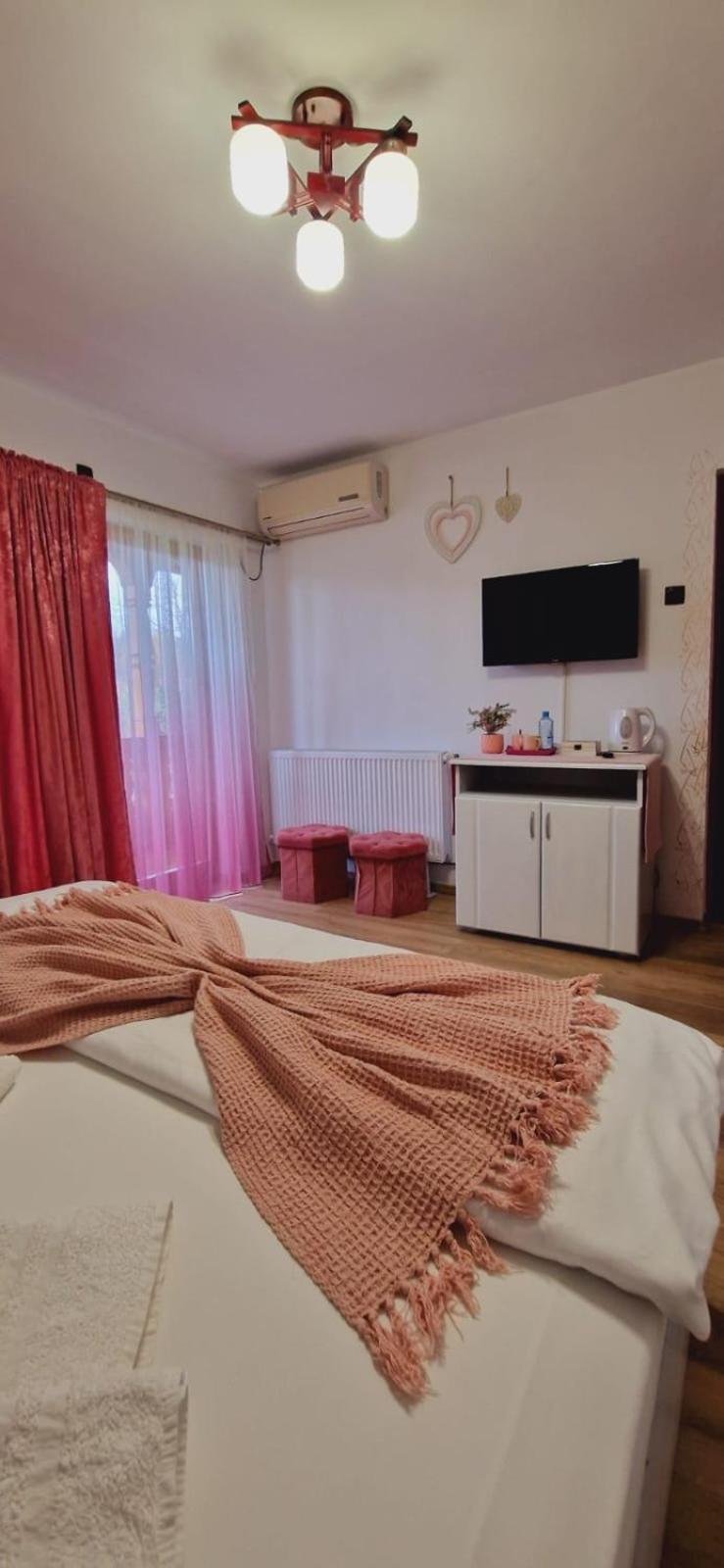 Pensiune păstrăvărie La pintea haiducu Deseşti Exterior foto