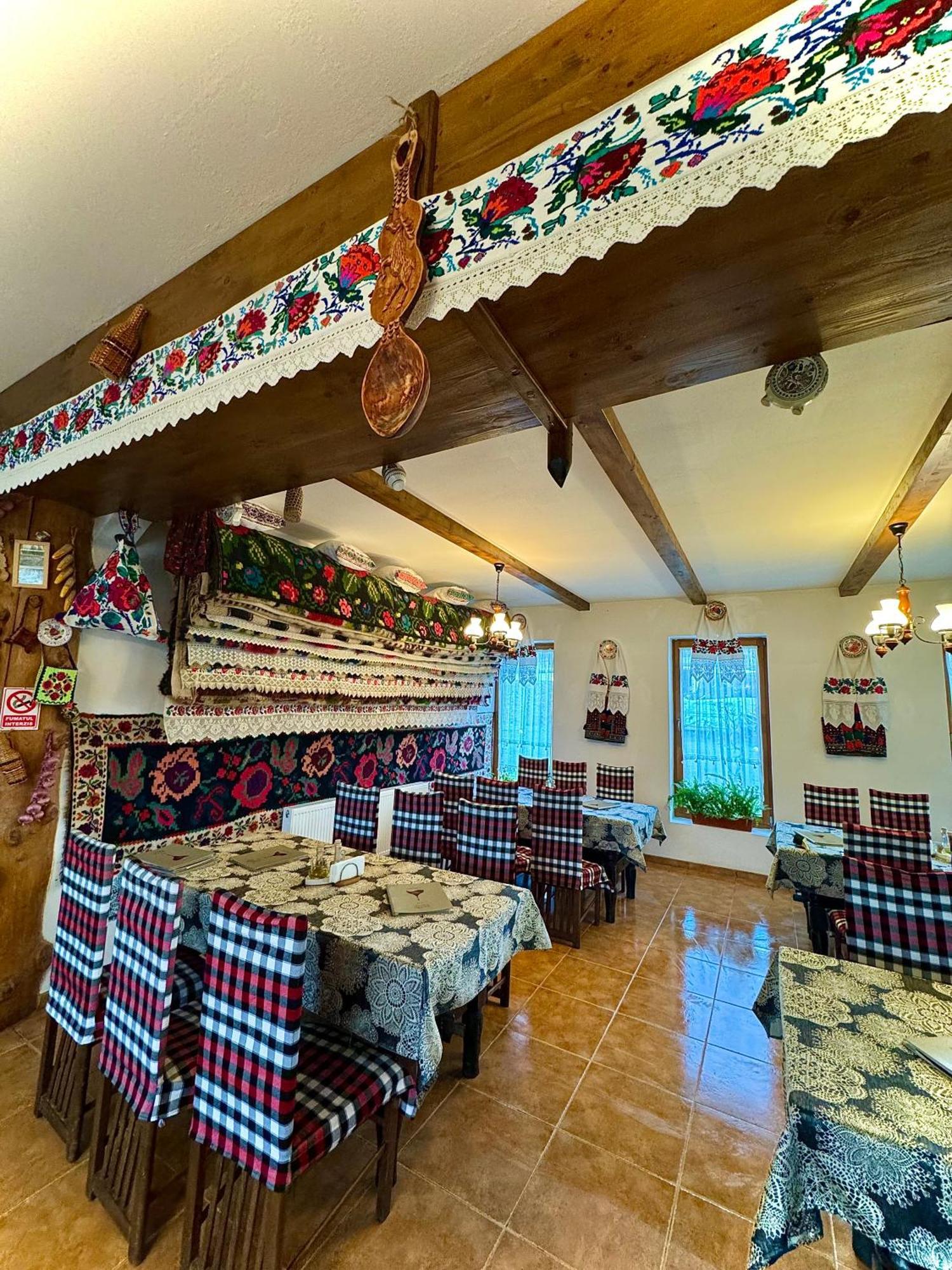 Pensiune păstrăvărie La pintea haiducu Deseşti Exterior foto