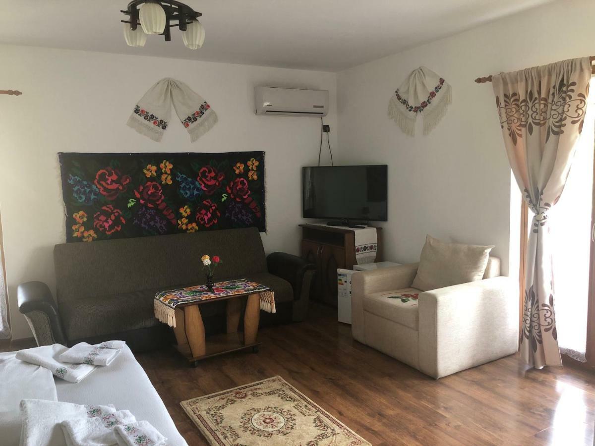 Pensiune păstrăvărie La pintea haiducu Deseşti Exterior foto